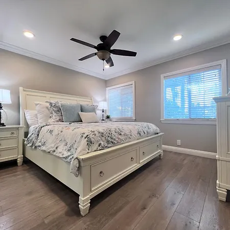 Stunning 8 Bedroom 6 Bathroom Pool Home
